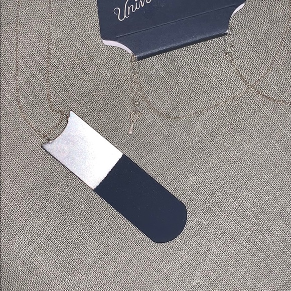 2/ $20 NWT Universal Threads Necklace - Picture 2 of 5